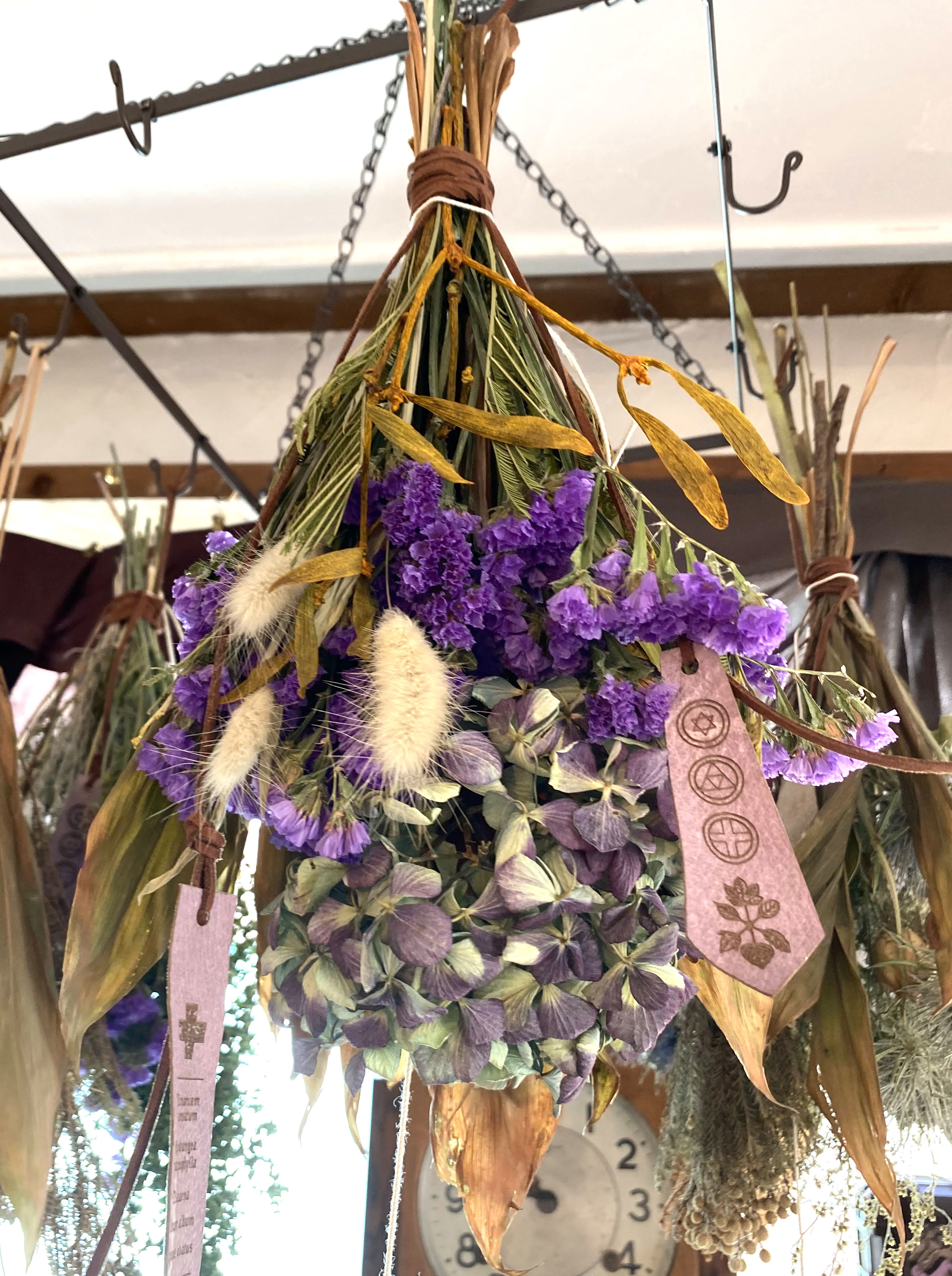 瑠璃玉アザミと秋色紫陽花のアンティーク ボールフライング リース ドライフラワー - フラワー/ガーデン